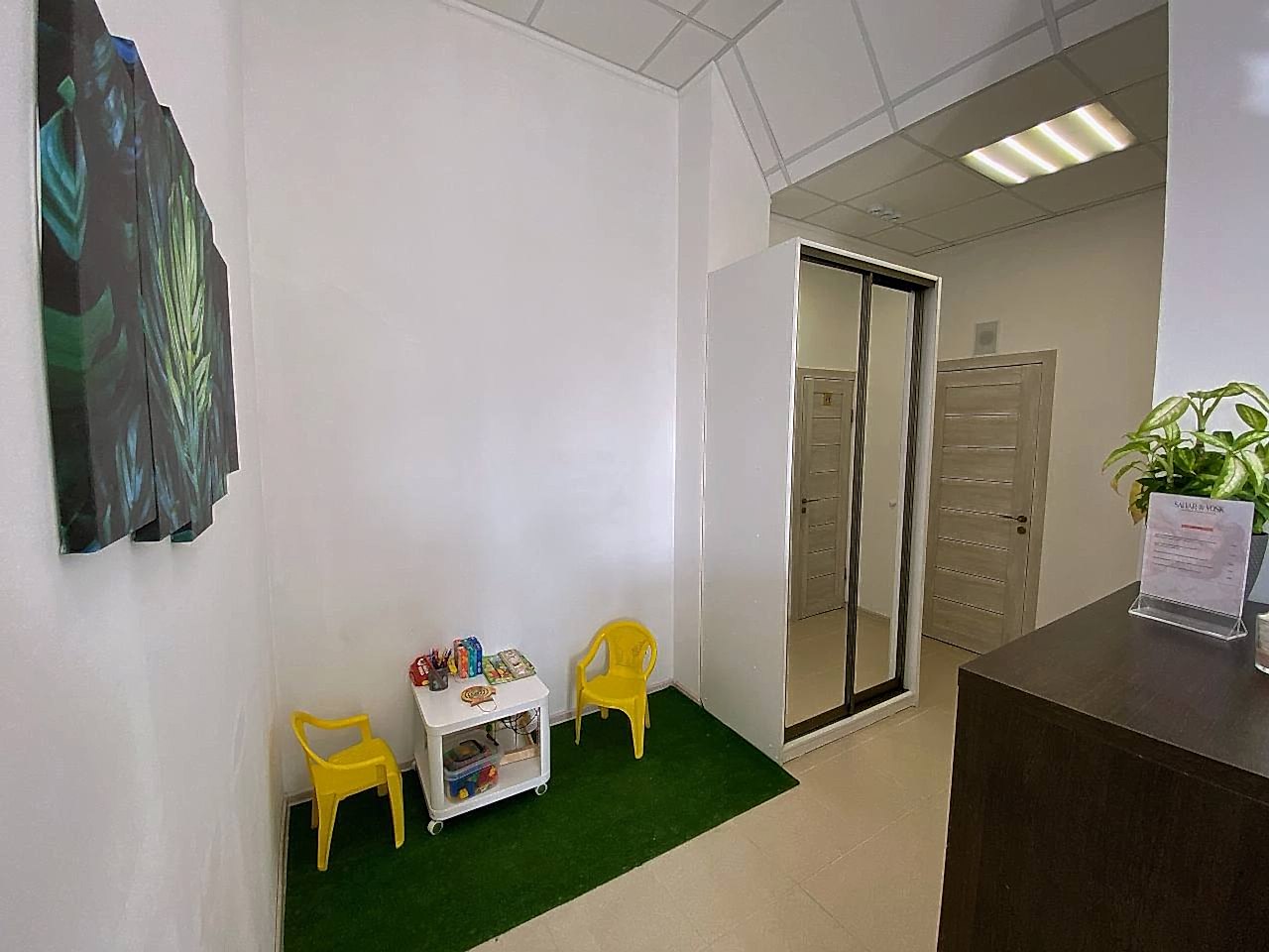 Интерьер студии депиляции